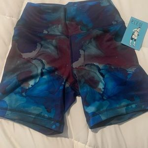 Midnight Melt True High Contour biker length size medium.